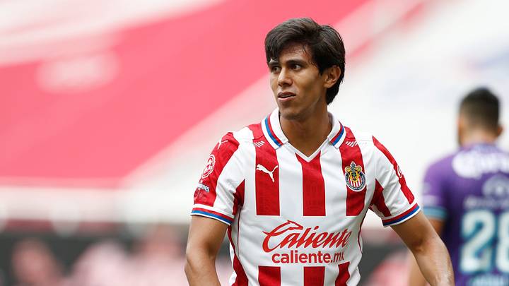 José Juan Macías se aferra a Chivas y busca ganarse un lugar