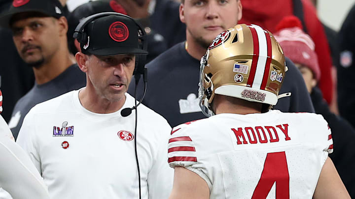 San Francisco 49ers head coach Kyle Shanahan (L) and kicker Jake Moody (R)