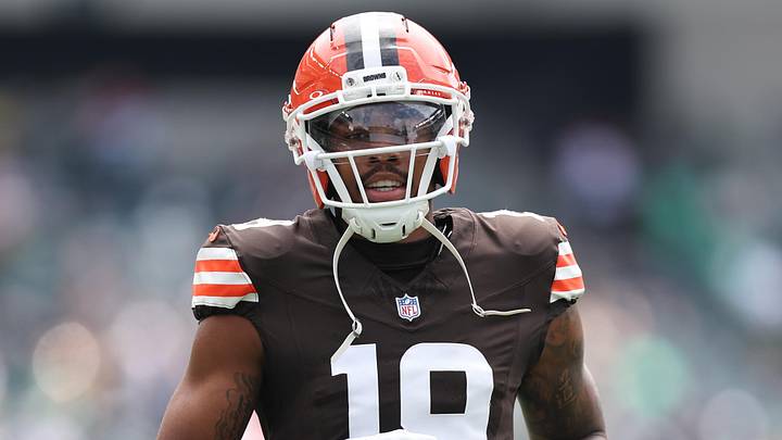 Cleveland Browns wide receiver Cedric Tillman (19) jogging Cleveland Browns wide receiver Cedric Tillman (19) jogging