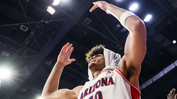 Dec 6, 2025; Tucson, Arizona, USA; Arizona Wildcats forward Koa Peat (10) hypes up the crowd in the last minute of the game against the Auburn Tigers at McKale Memorial Center. Mandatory Credit: Aryanna Frank-Imagn Images Dec 6, 2025; Tucson, Arizona, USA; Arizona Wildcats forward Koa Peat (10) hypes up the crowd in the last minute of the game against the Auburn Tigers at McKale Memorial Center. Mandatory Credit: Aryanna Frank-Imagn Images