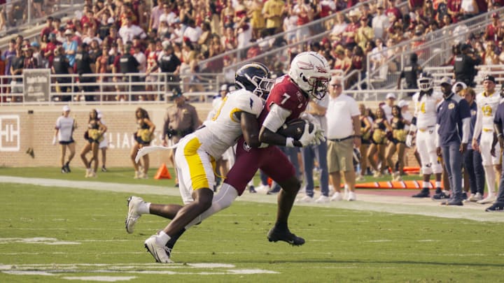 No. 7 sophomore Lawayne McCoy runs a play in the Kent State game on Sept. 20.