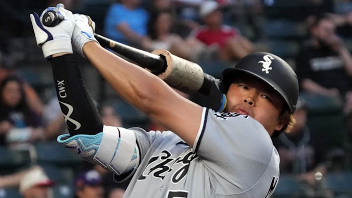 Apr 22, 2026; Phoenix, Arizona, USA; Chicago White Sox third baseman Munetaka Murakami (5) gets ready to hit against the Arizona Diamondbacks in the first inning at Chase Field. Mandatory Credit: Rick Scuteri-Imagn Images