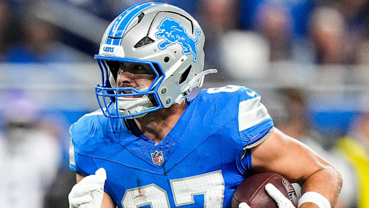 Detroit Lions tight end Sam LaPorta (87) makes a catch against Minnesota Vikings during the first half at Ford Field 