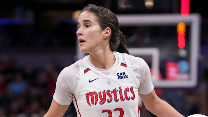 Washington Mystics guard Sonia Citron (22) looks to pass the ball during the first half of a game against the Indiana Fever on Friday, Aug. 15, 2025, at Gainbridge Fieldhouse in Indianapolis. The Fever fell to the Mystics 88-84.