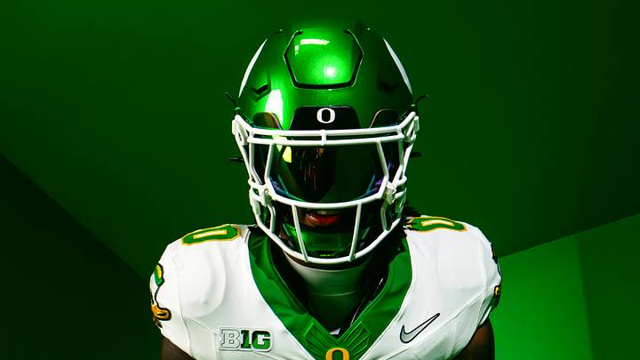 Running back Jordon Davison models the Oregon Ducks uniform combination for the Ducks' first road game against the Oklahoma State Cowboys | @GoDucks on X Running back Jordon Davison models the Oregon Ducks uniform combination for the Ducks' first road game against the Oklahoma State Cowboys | @GoDucks on X
