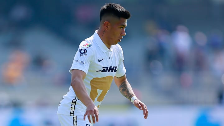 Omar Islas fue subido al primer equipo de Pumas, luego de no fichar refuerzos para el certamen. Omar Islas fue subido al primer equipo de Pumas, luego de no fichar refuerzos para el certamen.