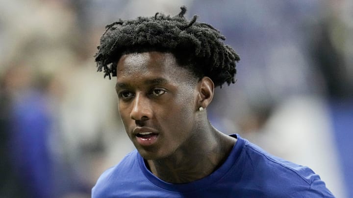 Indianapolis Colts cornerback Sauce Gardner uses crutches