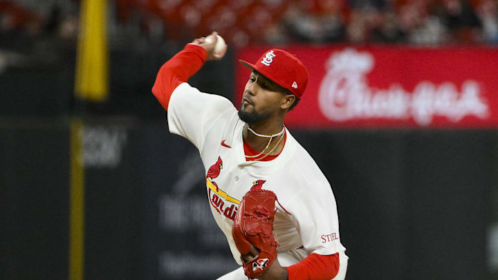 Apr 15, 2025; St. Louis, Missouri, USA; St. Louis Cardinals relief pitcher Roddery Munoz (35) pitches against the Houston Astros during the ninth inning at Busch Stadium. Mandatory Credit: Jeff Curry-Imagn Images Apr 15, 2025; St. Louis, Missouri, USA; St. Louis Cardinals relief pitcher Roddery Munoz (35) pitches against the Houston Astros during the ninth inning at Busch Stadium. Mandatory Credit: Jeff Curry-Imagn Images
