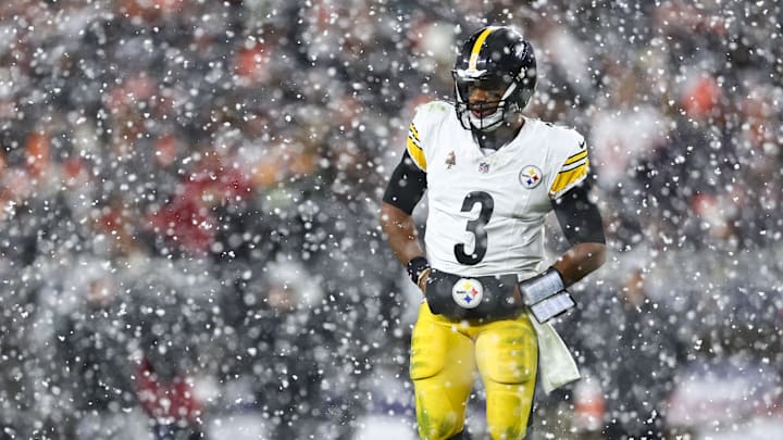 Pittsburgh Steelers v Cleveland Browns
