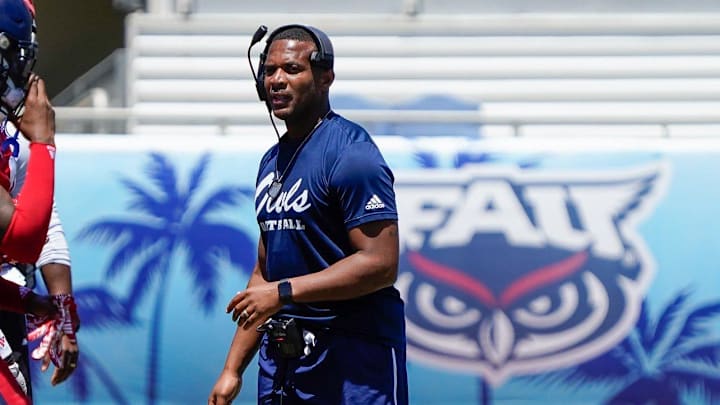 Brandon Harris comes to Florida as the corners coach, and with him come plenty of professional and personal ties to the Gators. Brandon Harris comes to Florida as the corners coach, and with him come plenty of professional and personal ties to the Gators.