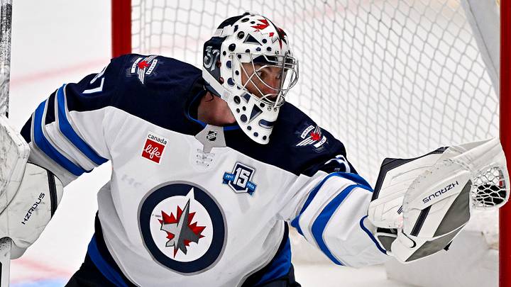 Apr 2, 2026; Dallas, Texas, USA; Winnipeg Jets goaltender Connor Hellebuyck (37) makes a glove save on a Dallas Stars shot during the second period at the American Airlines Center. Mandatory Credit: Jerome Miron-Imagn Images Apr 2, 2026; Dallas, Texas, USA; Winnipeg Jets goaltender Connor Hellebuyck (37) makes a glove save on a Dallas Stars shot during the second period at the American Airlines Center. Mandatory Credit: Jerome Miron-Imagn Images