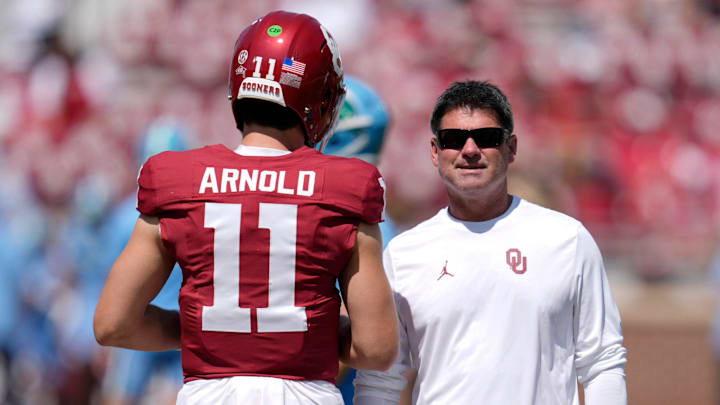 Oklahoma offensive coordinator Seth Littrell talks with quarterback Jackson Arnold.