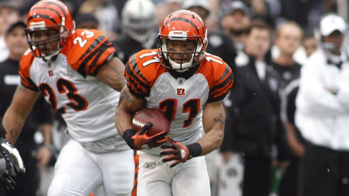 November 22, 2009; Oakland, CA, USA; Cincinnati Bengals wide receiver Laveranues Coles (11) runs with the ball after making a catch against the Oakland Raiders in the first quarter at Oakland-Alameda County Coliseum. Mandatory Credit: Cary Edmondson-Imagn Images