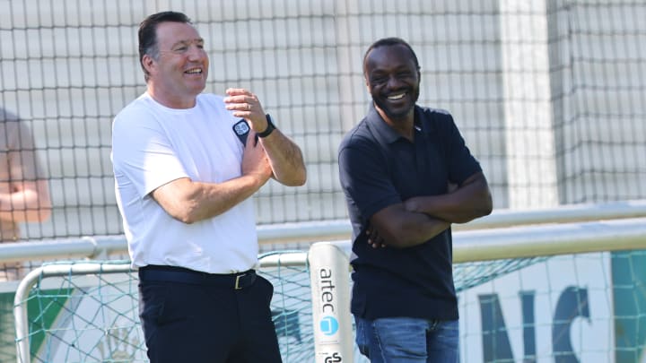 Ben Manga zusammen mit Marc Wilmots