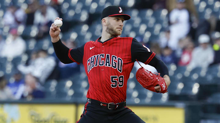 Chicago White Sox starting pitcher Sean Burke (59) throws against the Texas Rangers at Rate Field. 