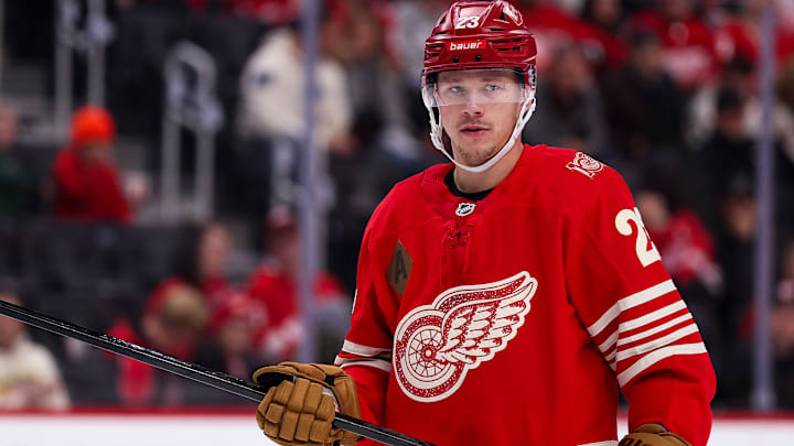 Chicago Blackhawks v Detroit Red Wings Chicago Blackhawks v Detroit Red Wings