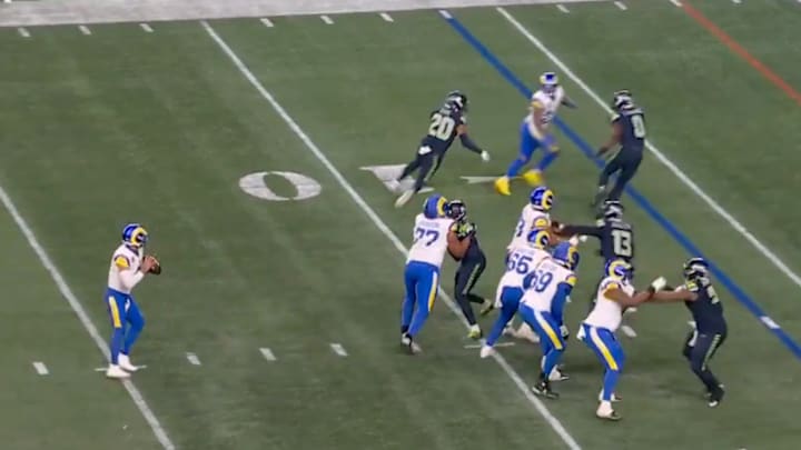 Rams' late fourth-down play was unsuccessful.