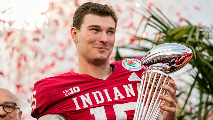 Indiana Hoosiers quarterback Fernando Mendoza (15) holds the trophyThursday, Jan. 1, 2026, after defeating Alabama Crimson Tide in the 112th annual Rose Bowl game in Pasadena.
