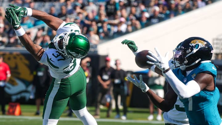 Jacksonville Jaguars wide receiver Brian Thomas Jr. (7) hauls in a pass for a touchdown in the first quarter during an NFL football game at EverBank Stadium, Sunday, Dec. 14, 2025, in Jacksonville, Fla.