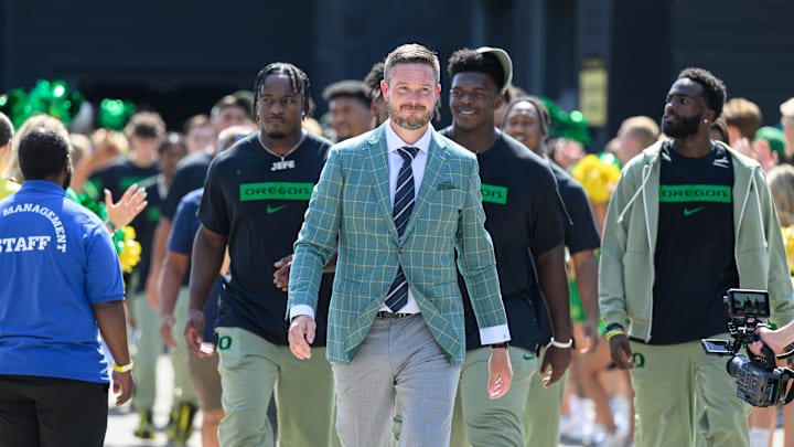 Aug 31, 2024; Eugene, Oregon, USA; Oregon Ducks head coach Dan Lanning leads the team into the stadium before the game against the Idaho Vandals at Autzen Stadium. Mandatory Credit: Craig Strobeck-Imagn Images Aug 31, 2024; Eugene, Oregon, USA; Oregon Ducks head coach Dan Lanning leads the team into the stadium before the game against the Idaho Vandals at Autzen Stadium. Mandatory Credit: Craig Strobeck-Imagn Images