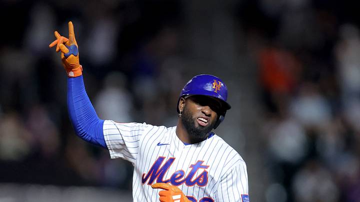 Aug 18, 2026; New York City, New York, USA; New York Mets center fielder Luis Robert Jr. (88) rounds the bases after hitting a solo home run against the San Diego Padres during the eighth inning at Citi Field. Mandatory Credit: Brad Penner-Imagn Images