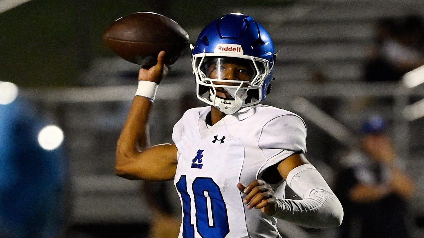 48-TD QB Reveals New Commitment Date With Major College Football Programs Closing In