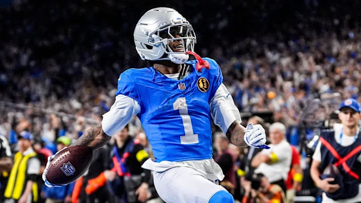 Detroit Lions wide receiver Jameson Williams (1) runs for a touchdown against Green Bay Packers 
