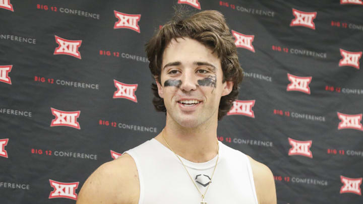 This transfer quarterback was listed as the top portal addition for the top-ranked team ahead of the 2026 college football season.