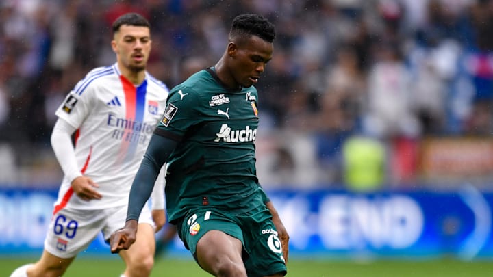 L'OL garde un oeil sur Juma Bah, qui attirerait les convoitises d'un autre cador de Ligue 1. L'OL garde un oeil sur Juma Bah, qui attirerait les convoitises d'un autre cador de Ligue 1.