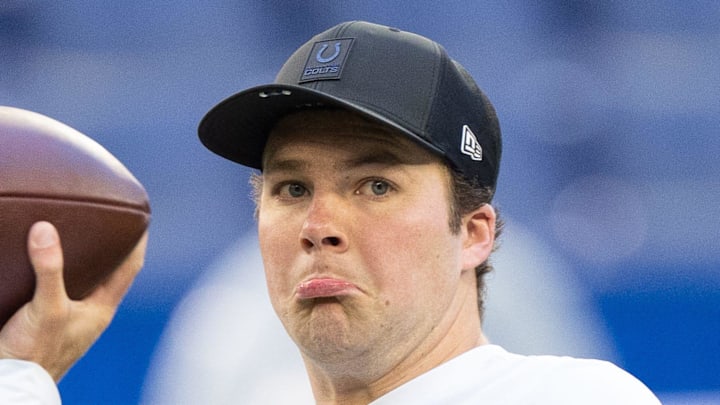 Indianapolis Colts quarterback Riley Leonard warms up Indianapolis Colts quarterback Riley Leonard warms up