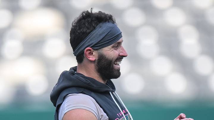 Tampa Bay Buccaneers quarterback Baker Mayfield (6) warms up before a game against the New York Giants Tampa Bay Buccaneers quarterback Baker Mayfield (6) warms up before a game against the New York Giants