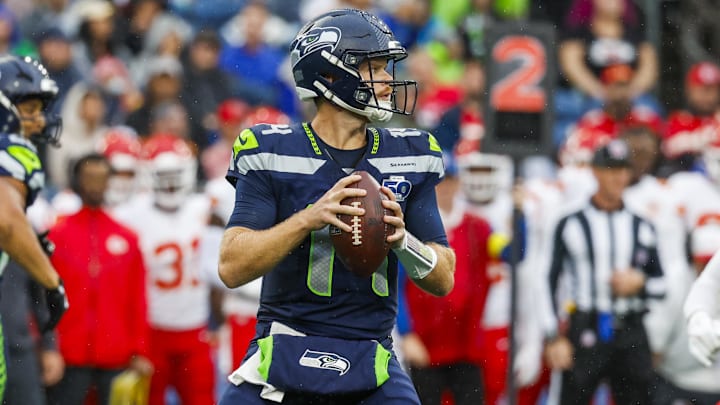 Aug 15, 2025; Seattle, Washington, USA; Seattle Seahawks quarterback Sam Darnold (14) looks to pass against the Kansas City Chiefs during the first quarter at Lumen Field. Mandatory Credit: Joe Nicholson-Imagn Images Aug 15, 2025; Seattle, Washington, USA; Seattle Seahawks quarterback Sam Darnold (14) looks to pass against the Kansas City Chiefs during the first quarter at Lumen Field. Mandatory Credit: Joe Nicholson-Imagn Images