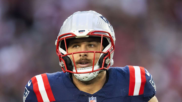 New England Patriots tight end Austin Hooper plays