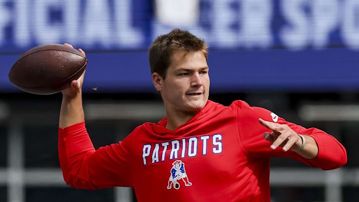 New England Patriots quarterback Drake Maye warms up before the game against the Pittsburgh Steelers.