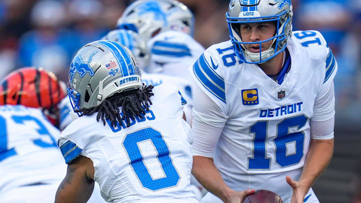 Detroit Lions quarterback Jared Goff (16) hands off to running back Jahmyr Gibbs (0) in the first quarter Detroit Lions quarterback Jared Goff (16) hands off to running back Jahmyr Gibbs (0) in the first quarter