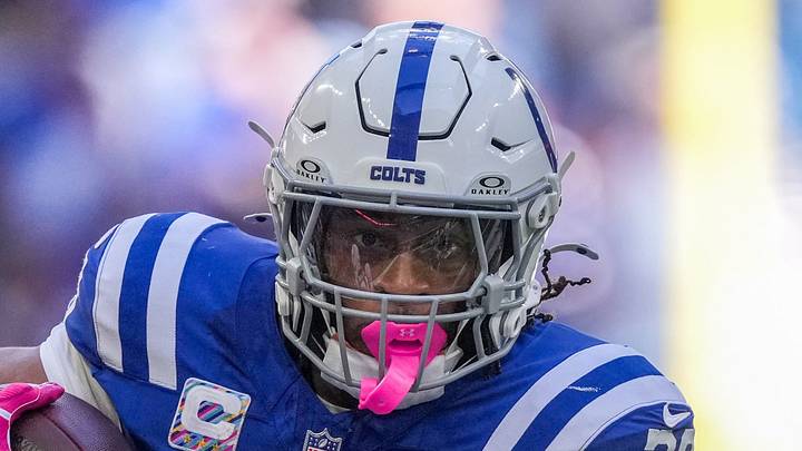 Indianapolis Colts running back Jonathan Taylor takes off on a run