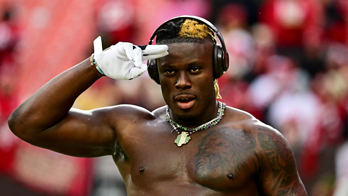 David Njoku among 14 Browns still stuck in free agency as draft nears