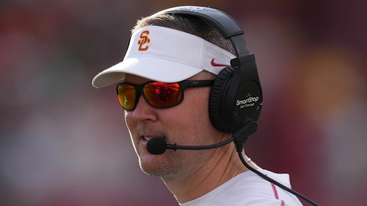 Nov 30, 2024; Los Angeles, California, USA; Southern California Trojans head coach Lincoln Riley reacts against the Notre Dame Fighting Irish in the second half at United Airlines Field at Los Angeles Memorial Coliseum. Mandatory Credit: Kirby Lee-Imagn Images Nov 30, 2024; Los Angeles, California, USA; Southern California Trojans head coach Lincoln Riley reacts against the Notre Dame Fighting Irish in the second half at United Airlines Field at Los Angeles Memorial Coliseum. Mandatory Credit: Kirby Lee-Imagn Images