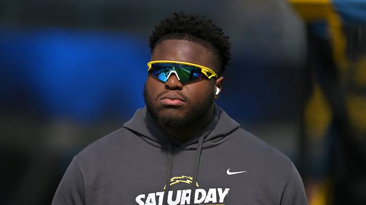 Oct 5, 2025; Inglewood, California, USA; Los Angeles Chargers defensive tackle Otito Ogbonnia (93) walks on the field prior to the game against the Washington Commanders at SoFi Stadium. Mandatory Credit: Jayne Kamin-Oncea-Imagn Images Oct 5, 2025; Inglewood, California, USA; Los Angeles Chargers defensive tackle Otito Ogbonnia (93) walks on the field prior to the game against the Washington Commanders at SoFi Stadium. Mandatory Credit: Jayne Kamin-Oncea-Imagn Images