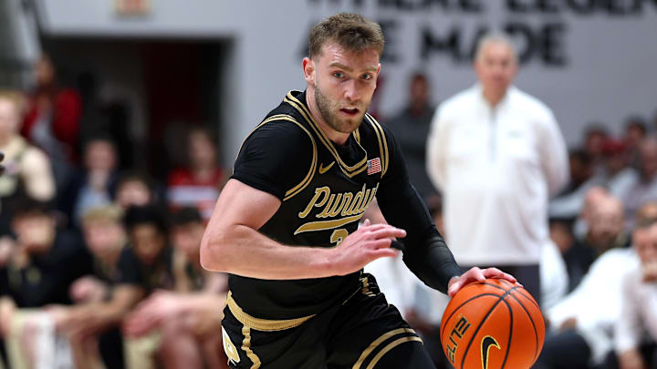 Purdue Boilermakers guard Braden Smith (3) dribbles 
