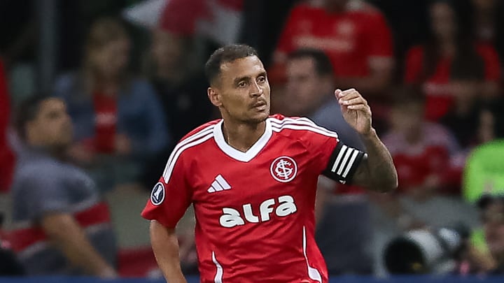 Meia é destaque mais uma vez da equipe de Roger Machado
