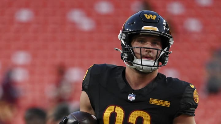 Aug 25, 2024; Landover, Maryland, USA; Washington Commanders tight end Ben Sinnott (82) runs with the ball after a catch prior too the star too the preseason game against the New England Patriots  at Commanders Field. Mandatory Credit: Tommy Gilligan-USA TODAY Sports