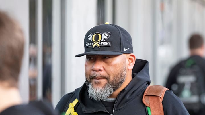 Oregon defensive line coach Tony Tuioti walks into the hotel as the Oregon Ducks arrive in Los Angeles ahead of the Rose Bowl Sunday, Dec. 29, 2024.