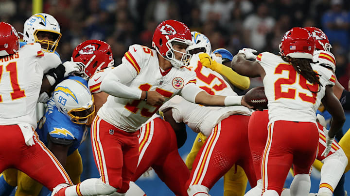 [US, Mexico & Canada customers only] Sep 5, 2025; Sao Paulo, BRAZIL; Kansas City Chiefs quarterback Patrick Mahomes (15) and running back Kareem Hunt (29) in action in the first half against the Los Angeles Chargers at Corinthians Arena. Mandatory Credit: Amanda Perobelli/Reuters via Imagn Images