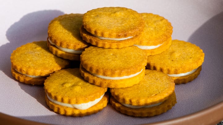 Pumpkin Spice Shortbread Cookies With Ganache Filling