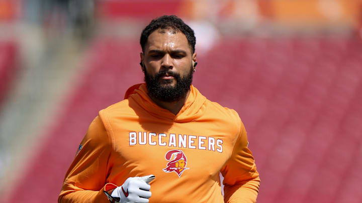 Tampa Bay Buccaneers wide receiver Mike Evans (13) warms up before a game against the New York Jets