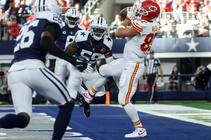 Kansas City Chiefs tight end Travis Kelce catches a pass for a touchdown against Dallas Cowboys linebacker Kenneth Murray Jr.
