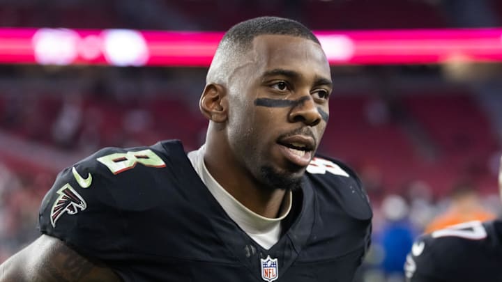 Dec 21, 2025; Glendale, Arizona, USA; Atlanta Falcons tight end Kyle Pitts Sr. (8) against the Arizona Cardinals at State Farm Stadium. Mandatory Credit: Mark J. Rebilas-Imagn Images
