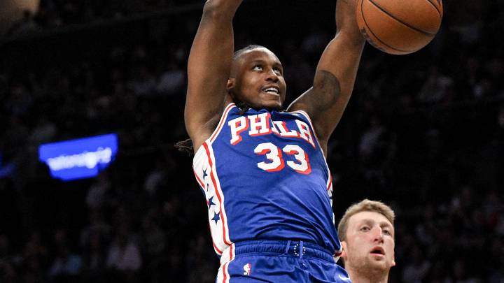 Philadelphia 76ers forward Jabari Walker (33) dunks as Brooklyn Nets forward Danny Wolf (2) trails during the first half at Barclays Center. Mandatory Credit: John Jones-Imagn Images Philadelphia 76ers forward Jabari Walker (33) dunks as Brooklyn Nets forward Danny Wolf (2) trails during the first half at Barclays Center. Mandatory Credit: John Jones-Imagn Images