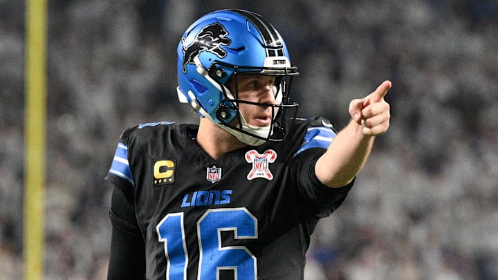 Detroit Lions quarterback Jared Goff (16) calls a play at the line of scrimmage against the Minnesota Vikings 